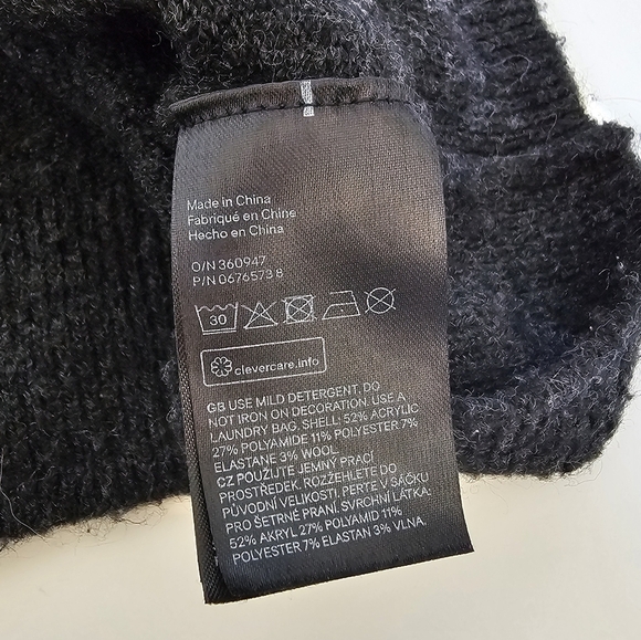 H&m M Elegant Black Sweater with Faux Pearl Accents - Picture 6 of 6